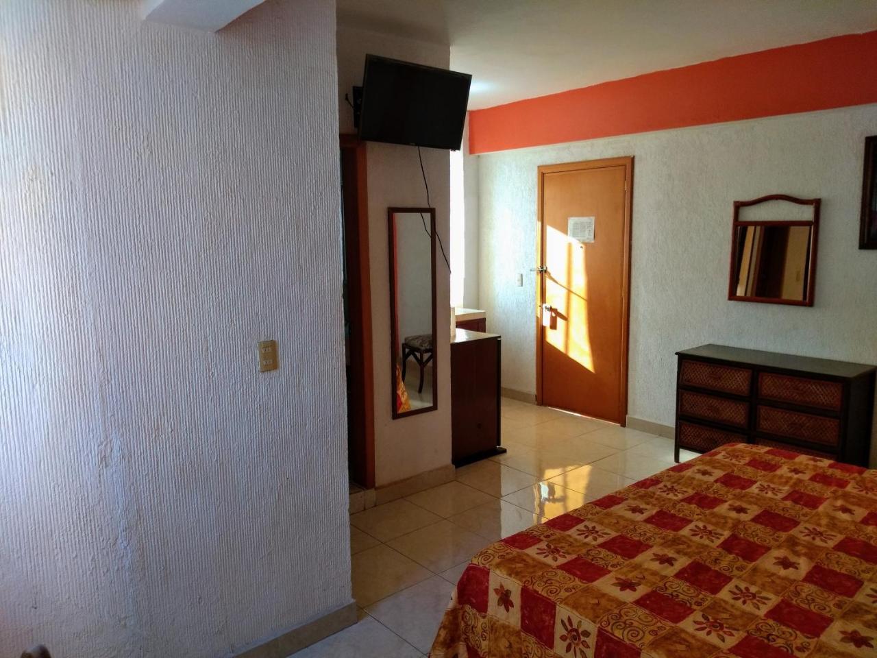 Hotel Sol Del Pacifico Lázaro Cárdenas Esterno foto